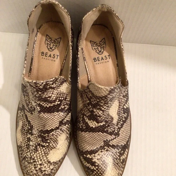 Beast Fashion Booties Ankle Boots with Side Cut Out and Stacked Heel Size 6 - Picture 6 of 8